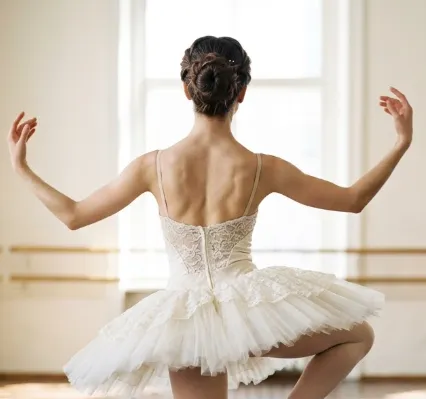 Portrait de Camille Roussel, professeure de danse classique et moderne jazz.