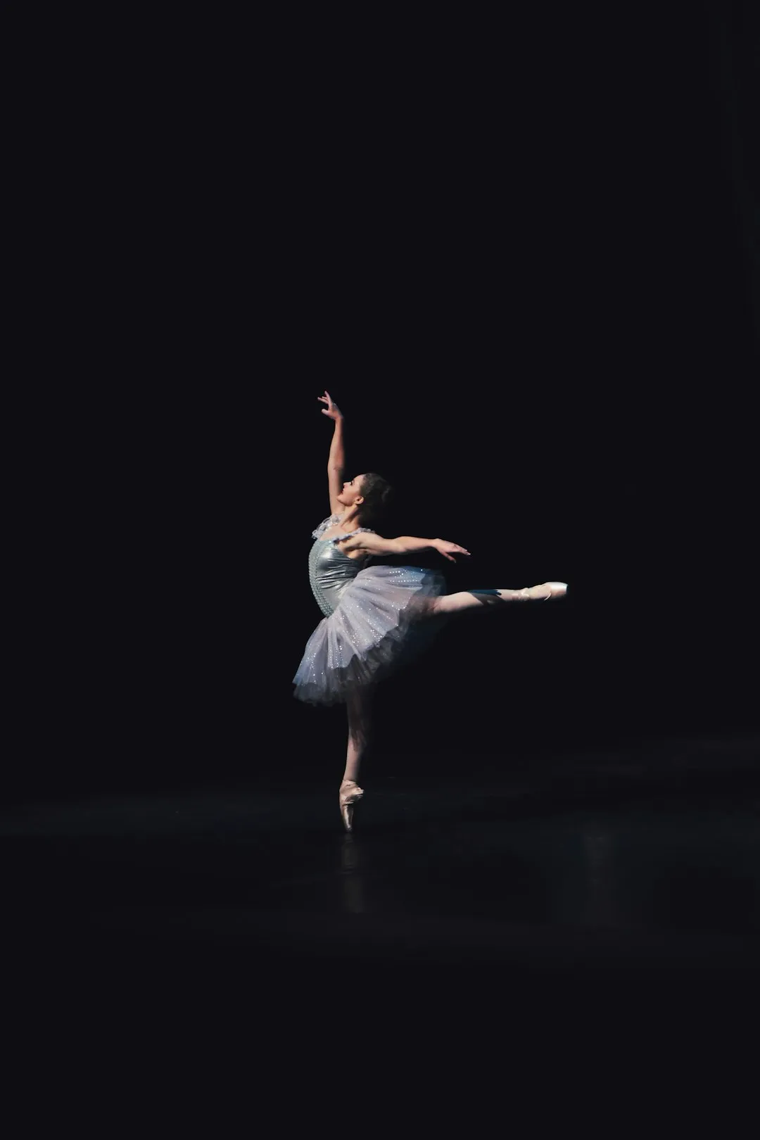 Ballerine en mouvement, photographie noir et blanc.